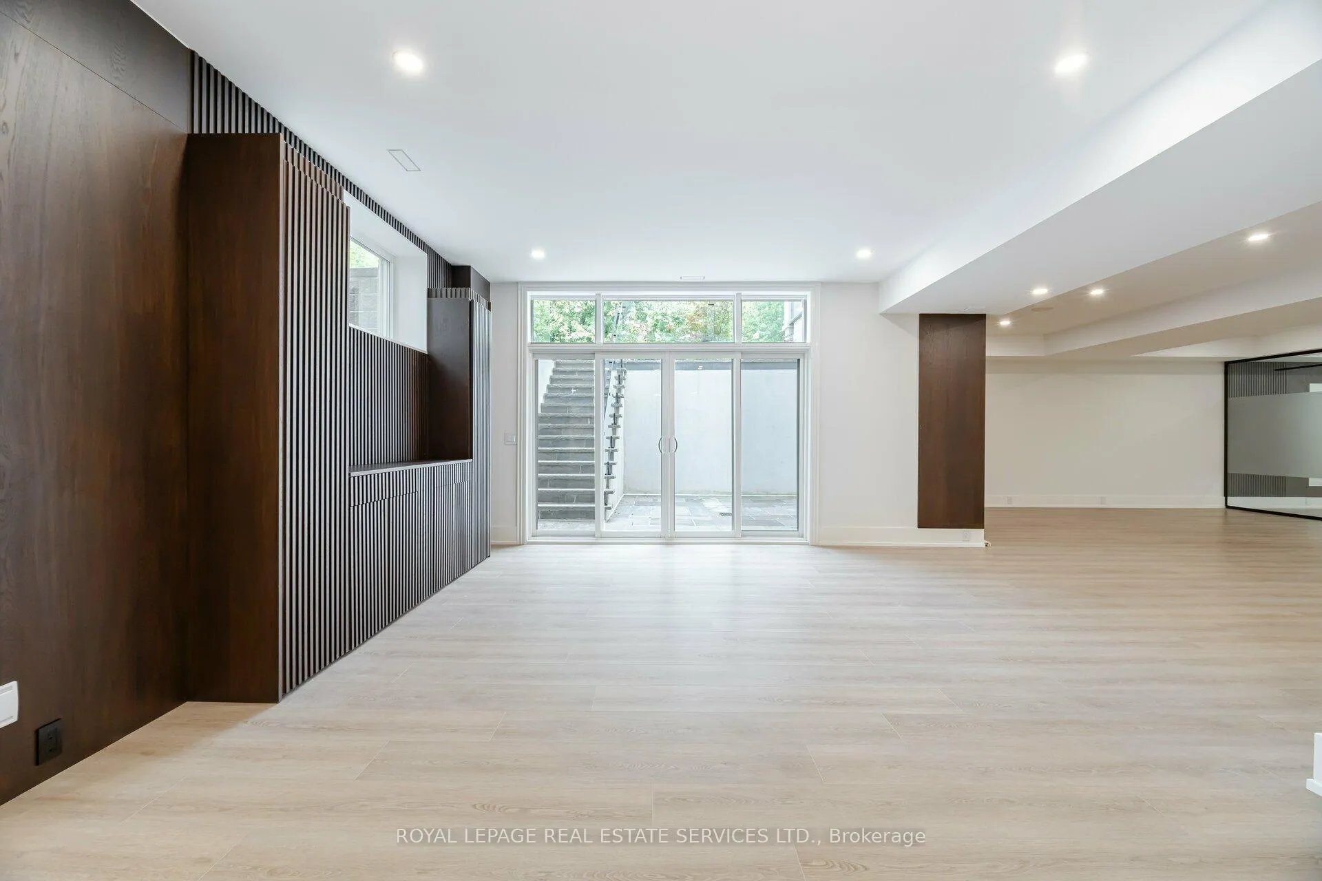 Photo 40 of 2014 Lakeshore Road W, Oakville, Bronte — HOMEH