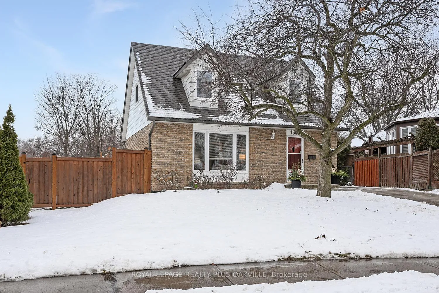 Photo 1 of 1343 Janina Boulevard, Burlington, Tyandaga — HOMEH