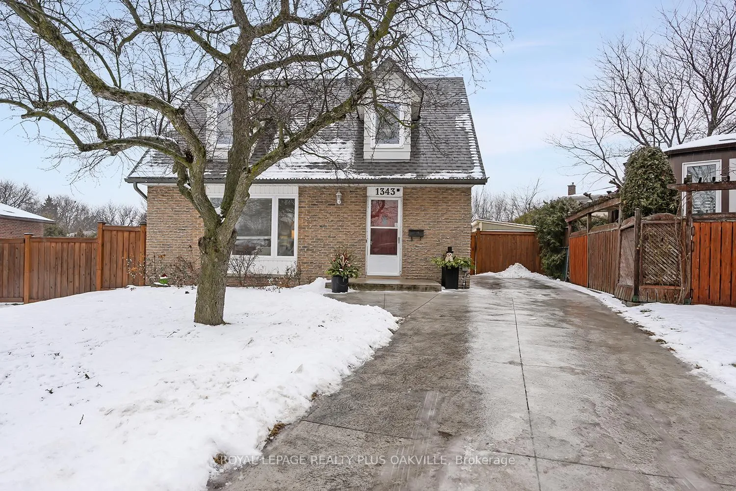 Photo 2 of 1343 Janina Boulevard, Burlington, Tyandaga — HOMEH
