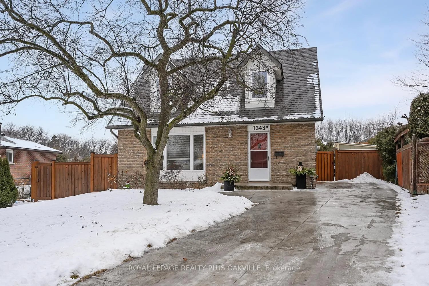 Photo 3 of 1343 Janina Boulevard, Burlington, Tyandaga — HOMEH