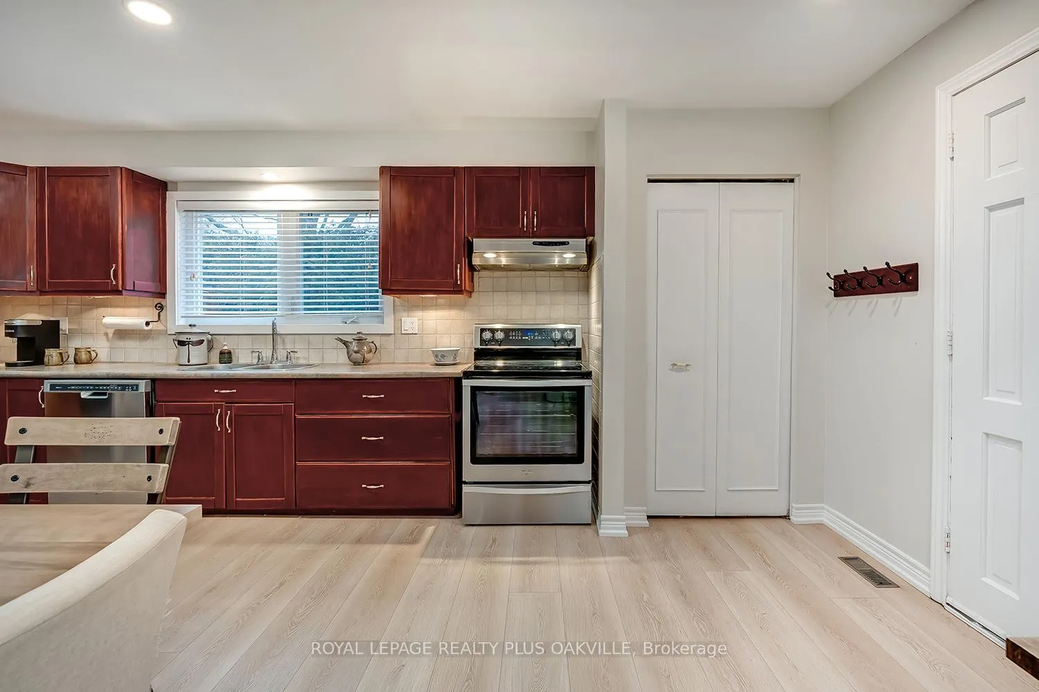 Photo 7 of 1343 Janina Boulevard, Burlington, Tyandaga — HOMEH