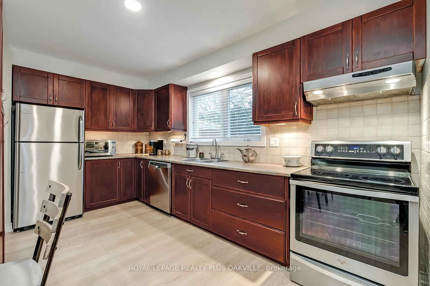 Photo 8 of 1343 Janina Boulevard, Burlington, Tyandaga — HOMEH