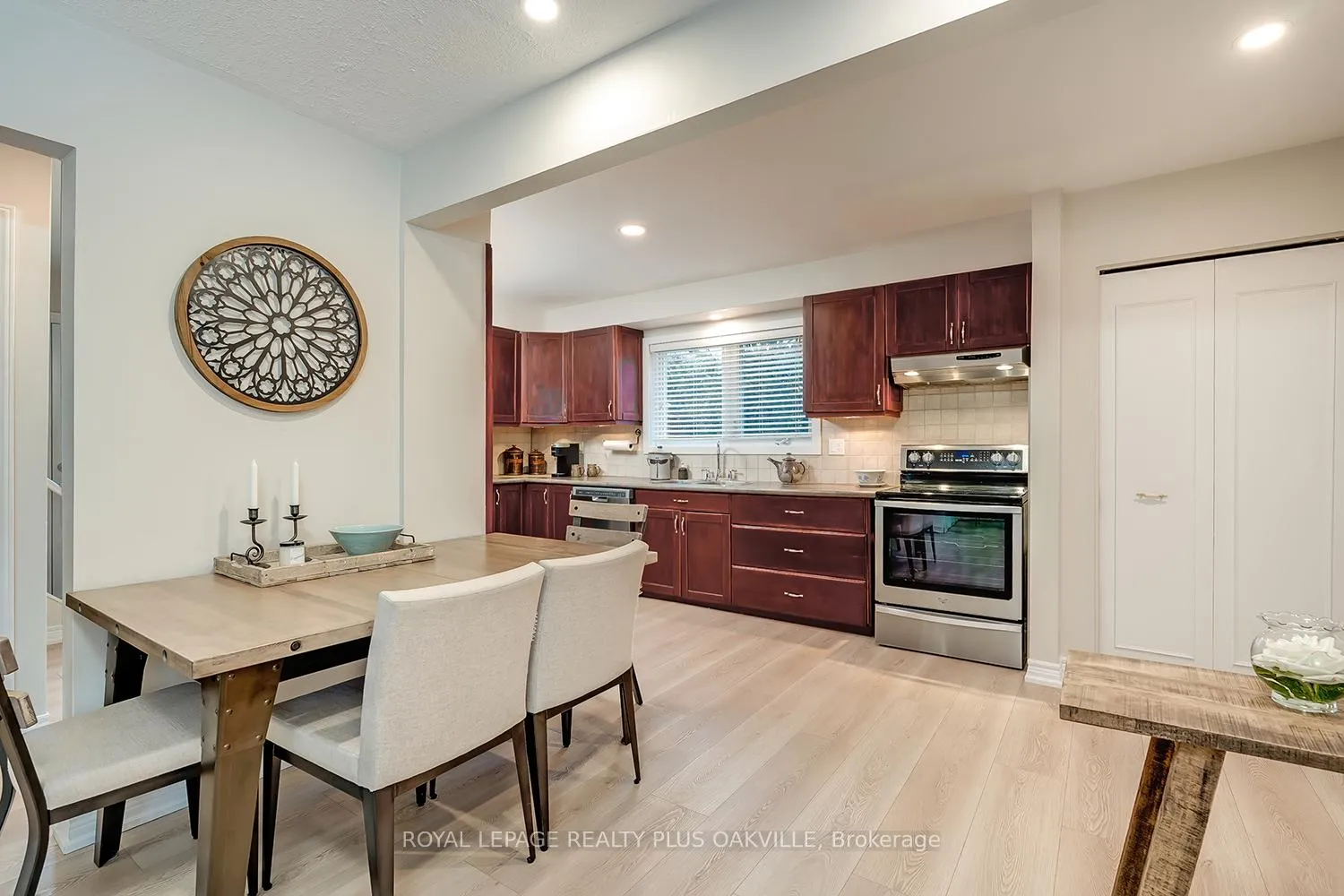 Photo 12 of 1343 Janina Boulevard, Burlington, Tyandaga — HOMEH