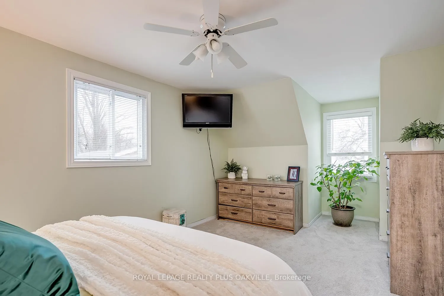 Photo 22 of 1343 Janina Boulevard, Burlington, Tyandaga — HOMEH