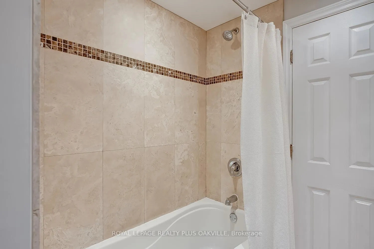 Photo 26 of 1343 Janina Boulevard, Burlington, Tyandaga — HOMEH