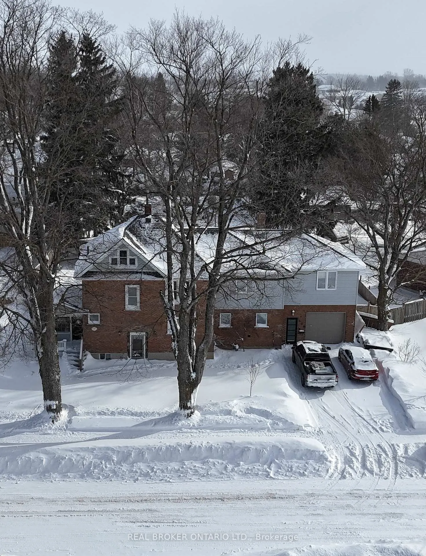 Front of 540 Wellington Avenue S
