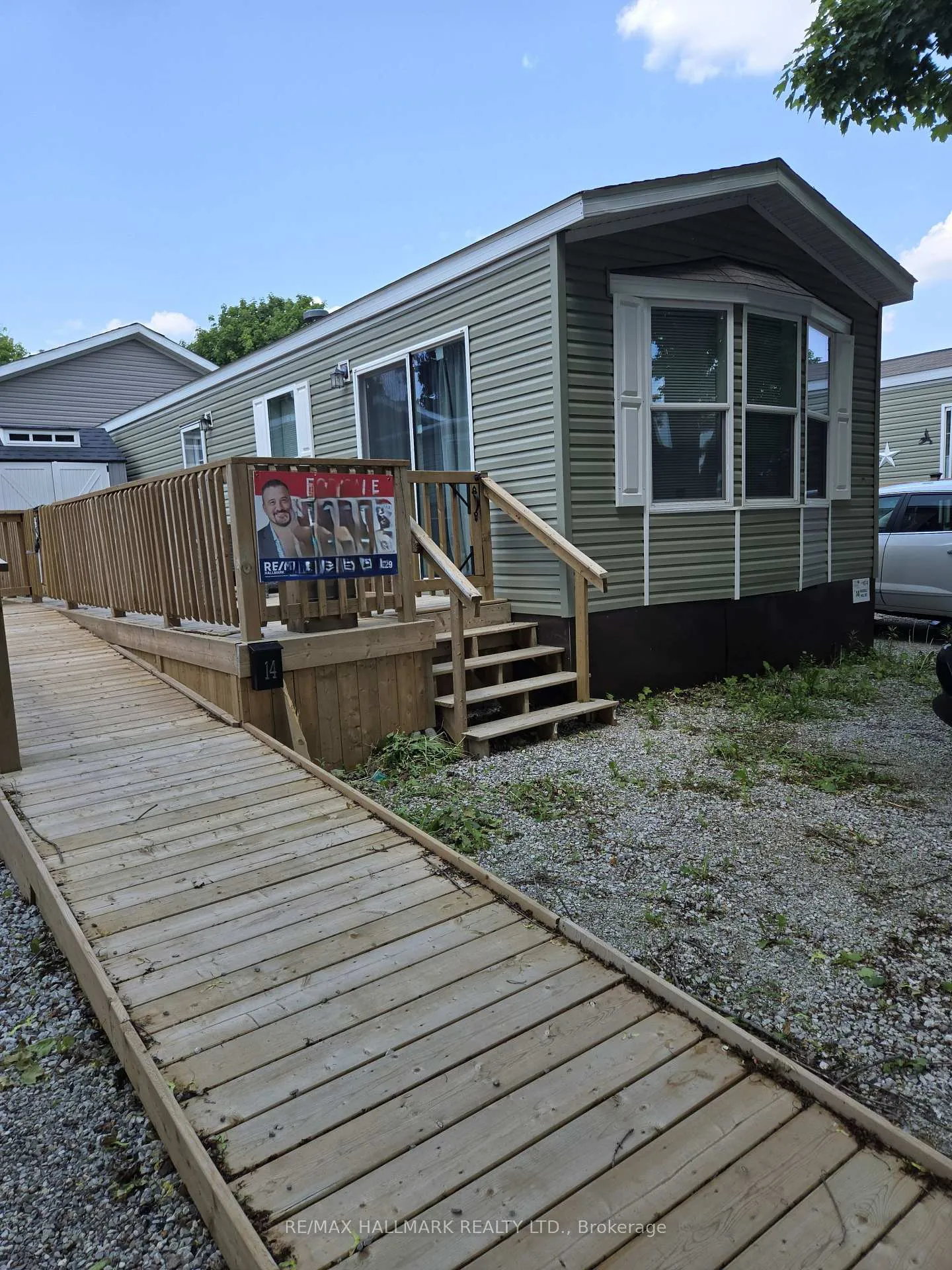 Front of Unit 614, 99 Fourth Concession Road