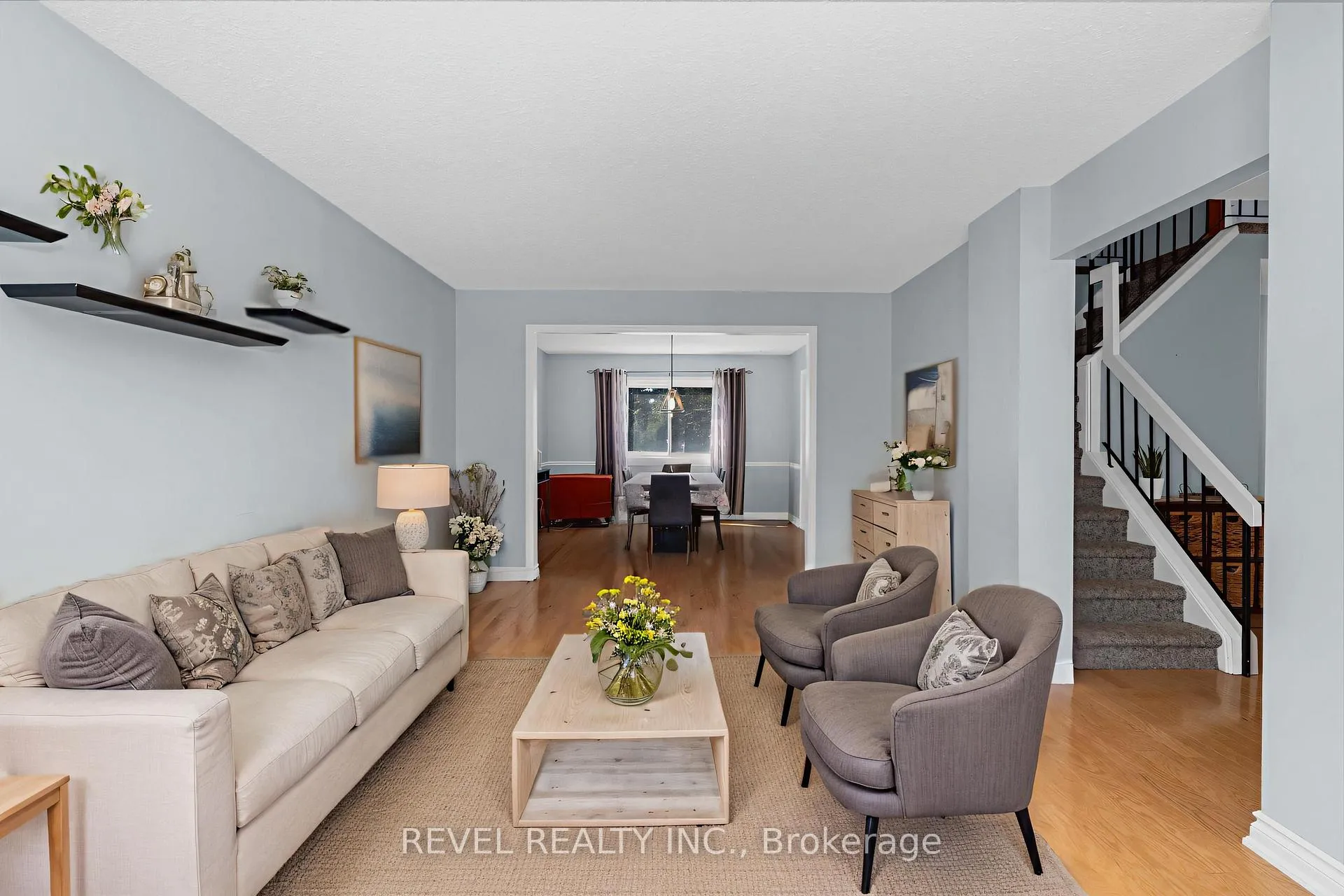 Photo 3 of 70 Lillian Crescent, Barrie, Sunnidale — HOMEH