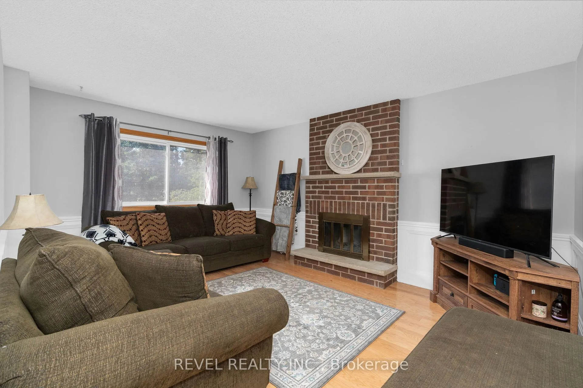Photo 6 of 70 Lillian Crescent, Barrie, Sunnidale — HOMEH