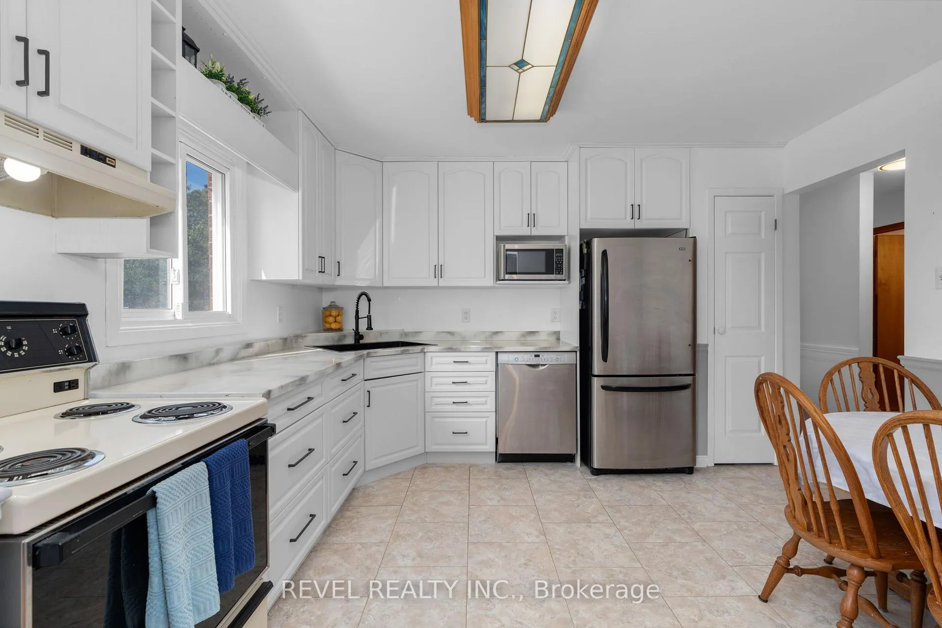 Photo 7 of 70 Lillian Crescent, Barrie, Sunnidale — HOMEH