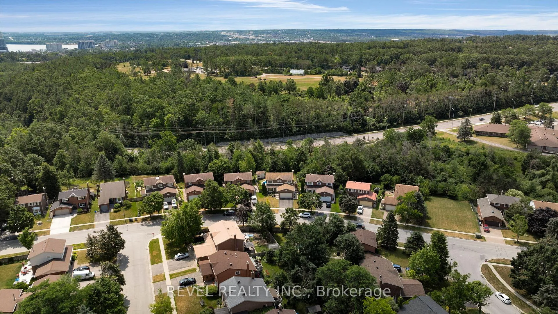 Photo 41 of 70 Lillian Crescent, Barrie, Sunnidale — HOMEH