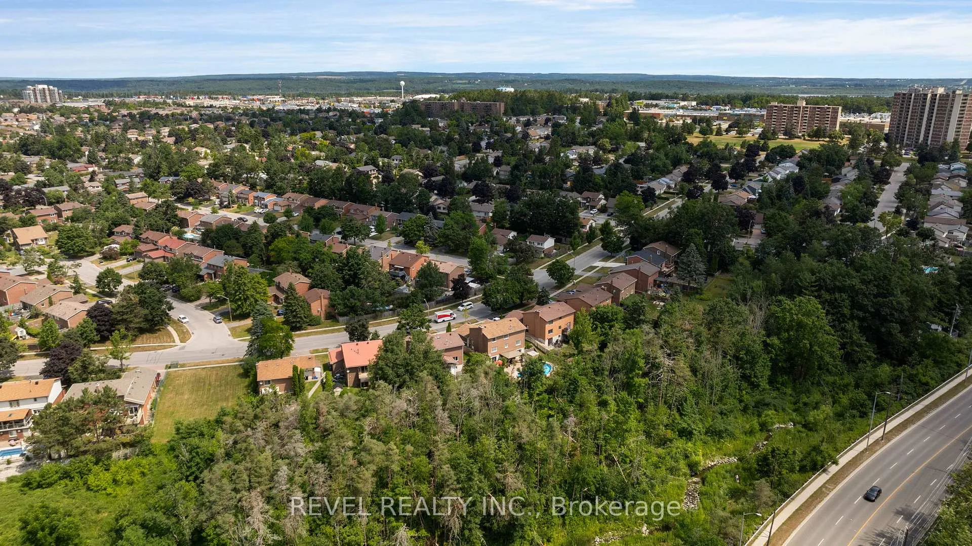 Photo 42 of 70 Lillian Crescent, Barrie, Sunnidale — HOMEH