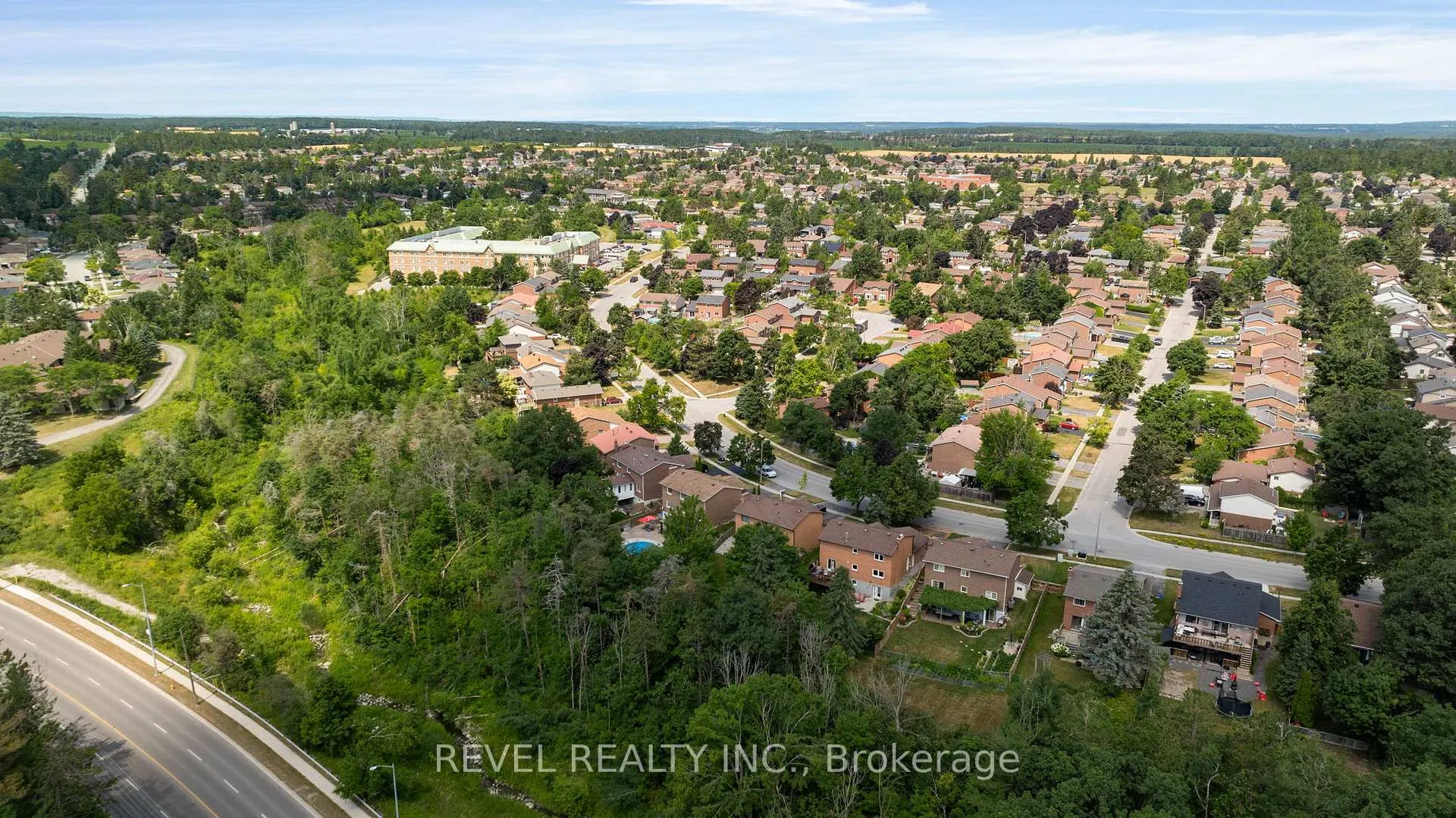 Photo 43 of 70 Lillian Crescent, Barrie, Sunnidale — HOMEH