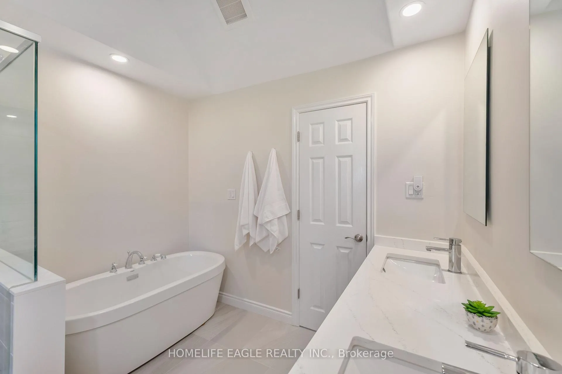 Photo 15 of 2132 14th Line, Innisfil, Gilford — HOMEH