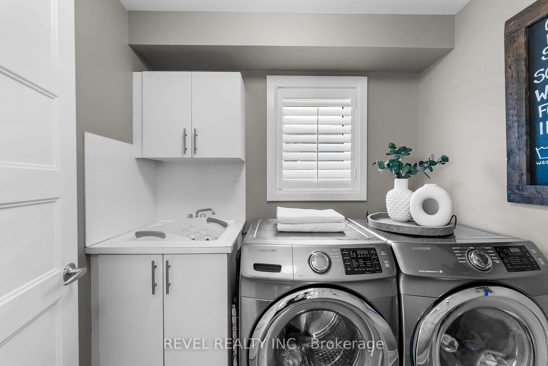 Photo 10 of 97 Sharplin Drive, Ajax, South East — HOMEH