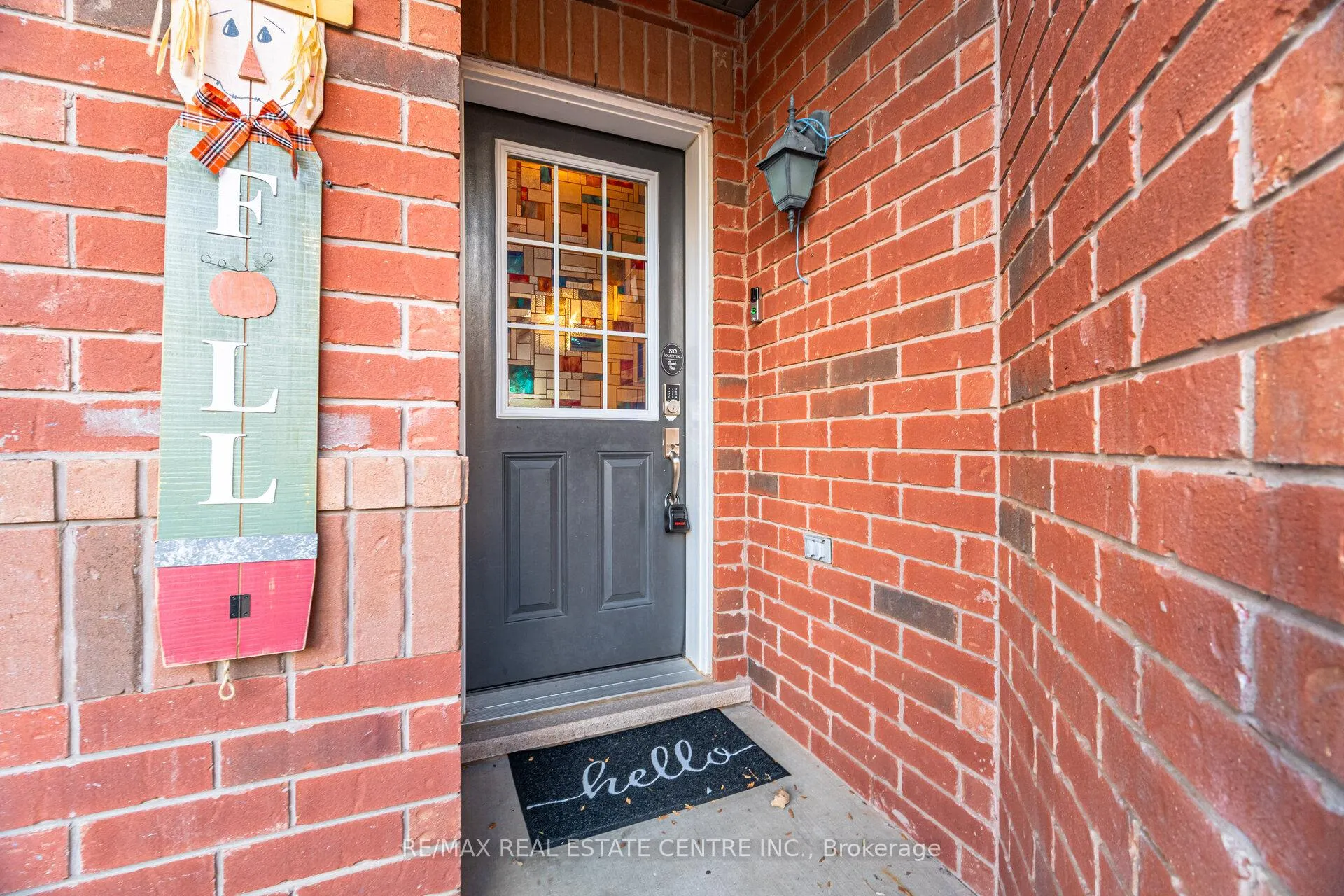 Photo 3 of 322 Chuchmach Close, Milton, Willmott — HOMEH