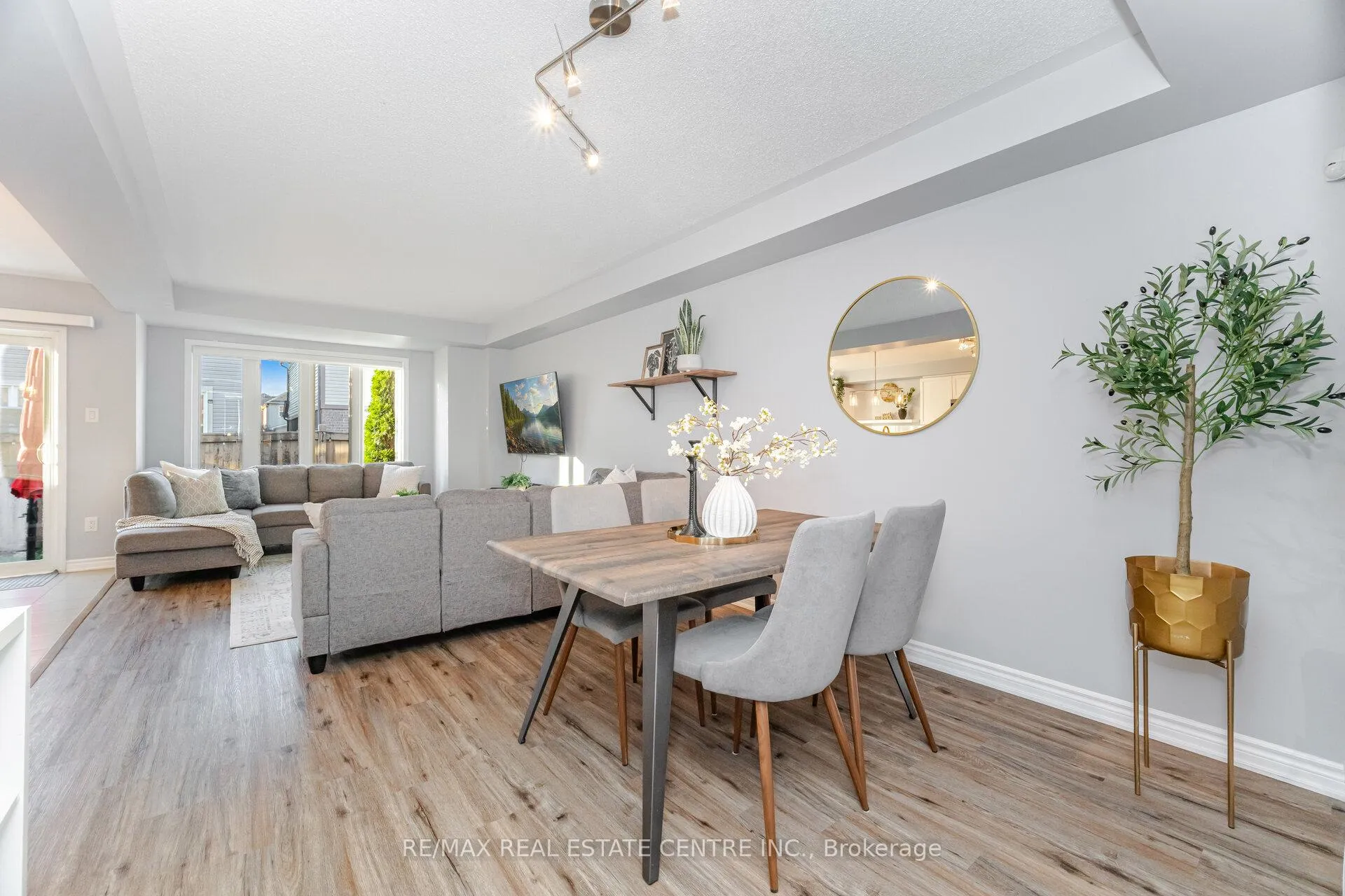 Photo 9 of 322 Chuchmach Close, Milton, Willmott — HOMEH