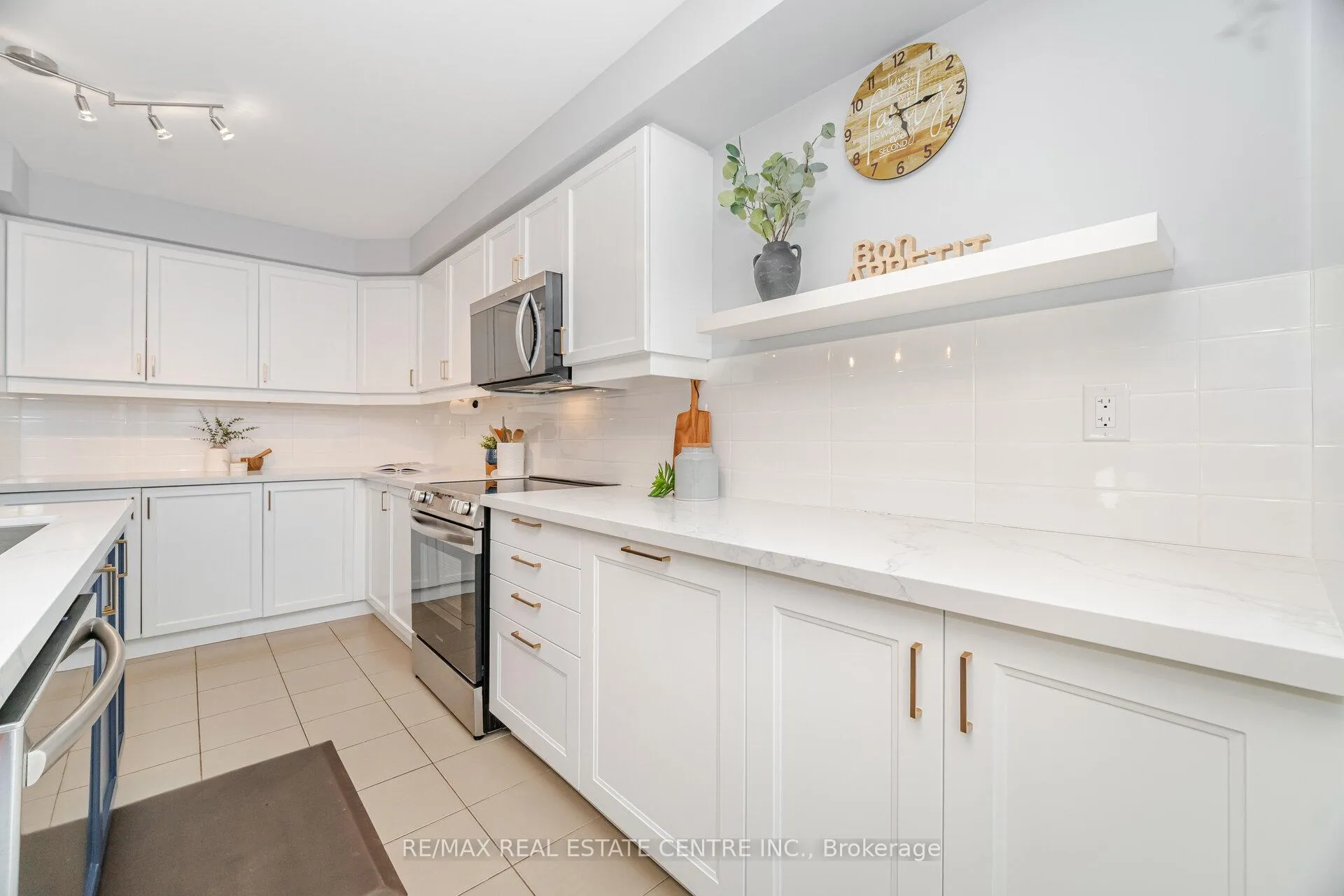 Photo 15 of 322 Chuchmach Close, Milton, Willmott — HOMEH