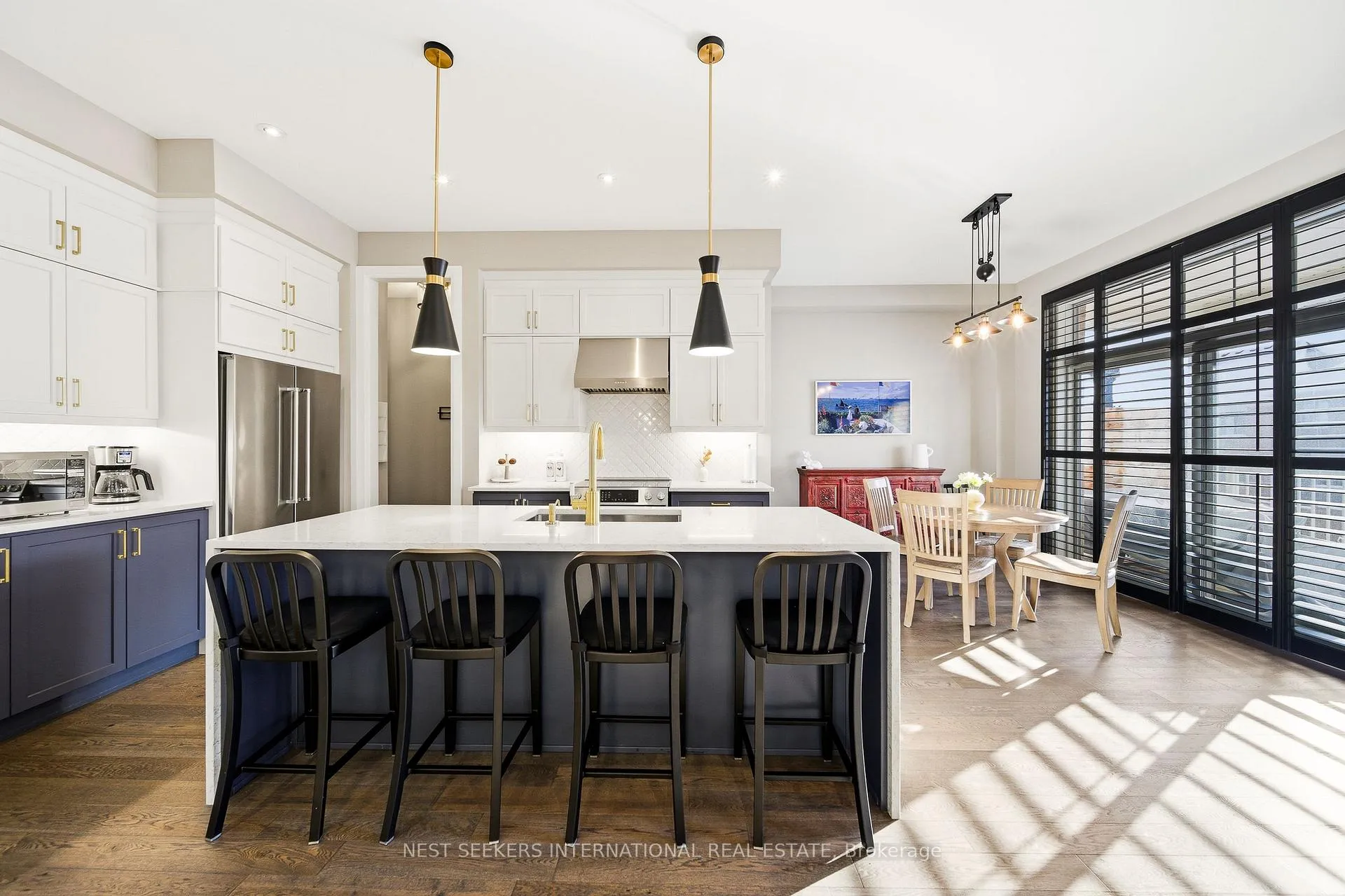 Photo 4 of 22 Ten Pines Road, Vaughan, Kleinburg — HOMEH