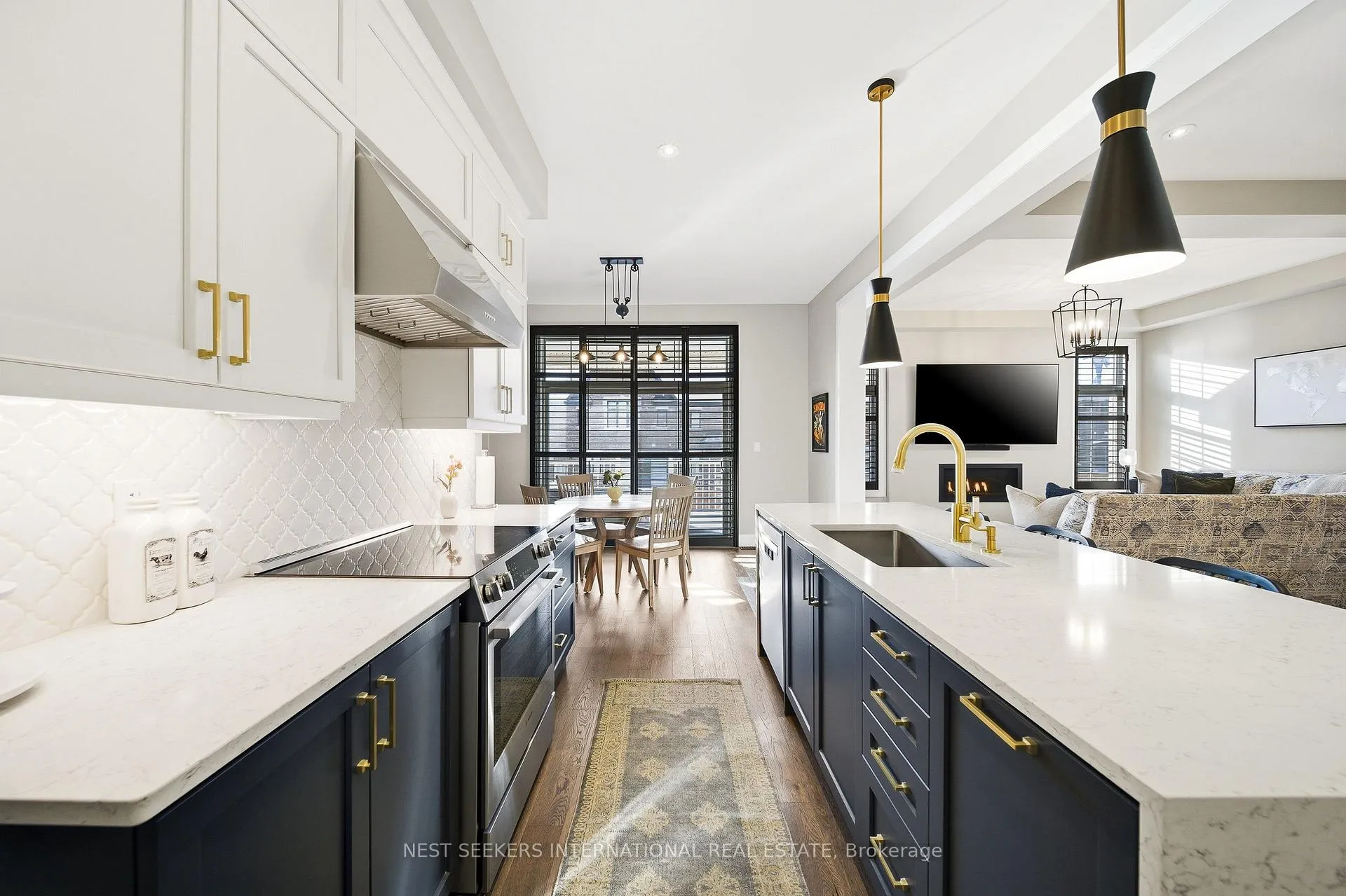 Photo 5 of 22 Ten Pines Road, Vaughan, Kleinburg — HOMEH