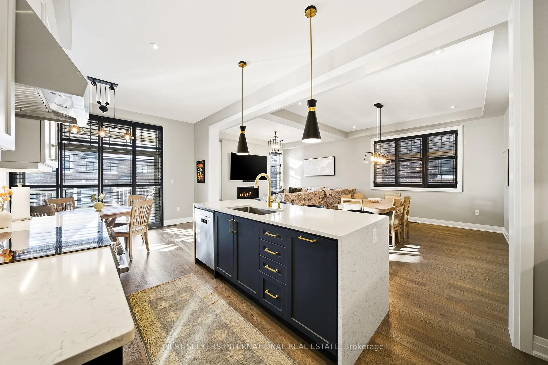 Photo 6 of 22 Ten Pines Road, Vaughan, Kleinburg — HOMEH