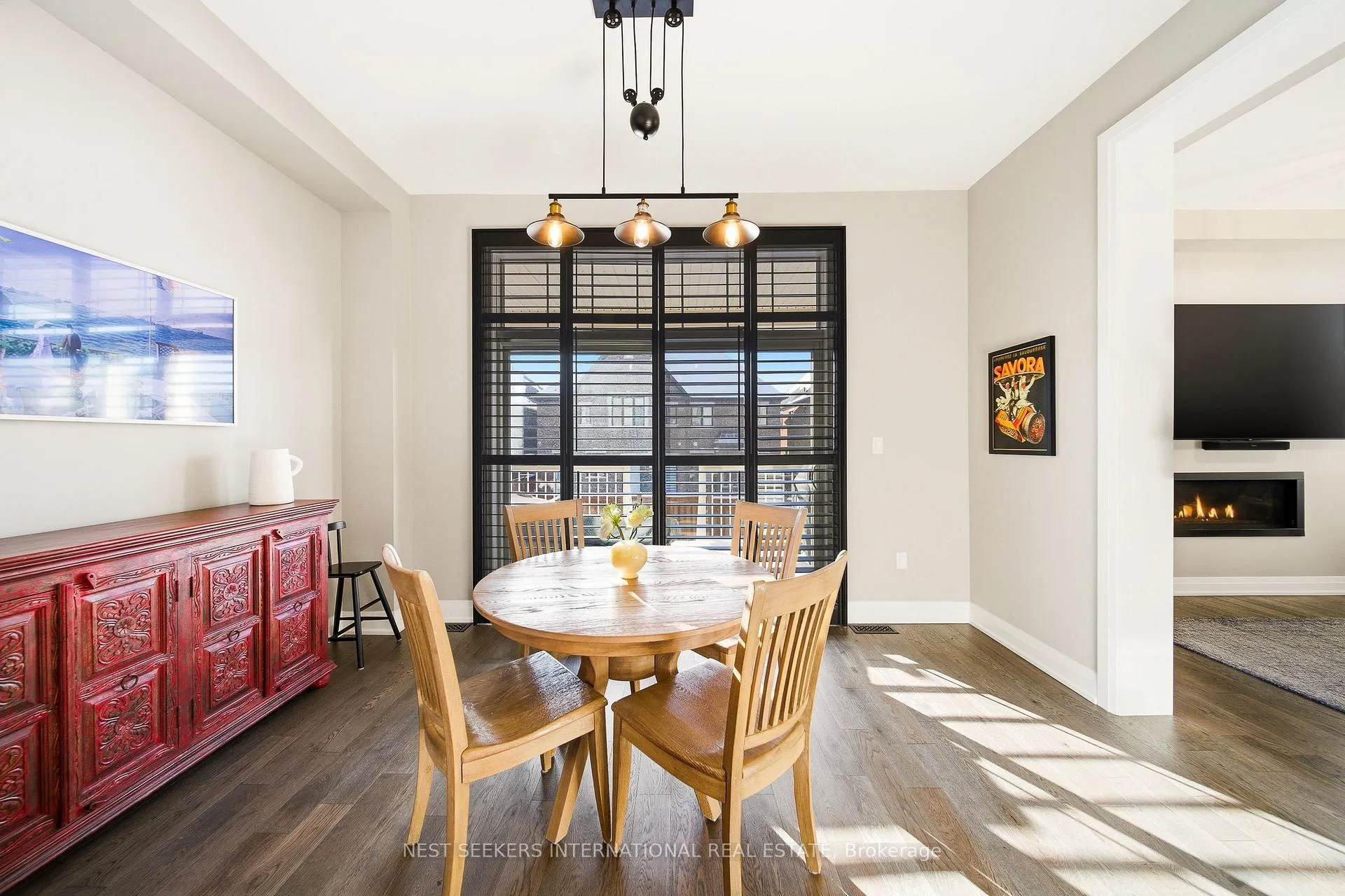 Photo 7 of 22 Ten Pines Road, Vaughan, Kleinburg — HOMEH