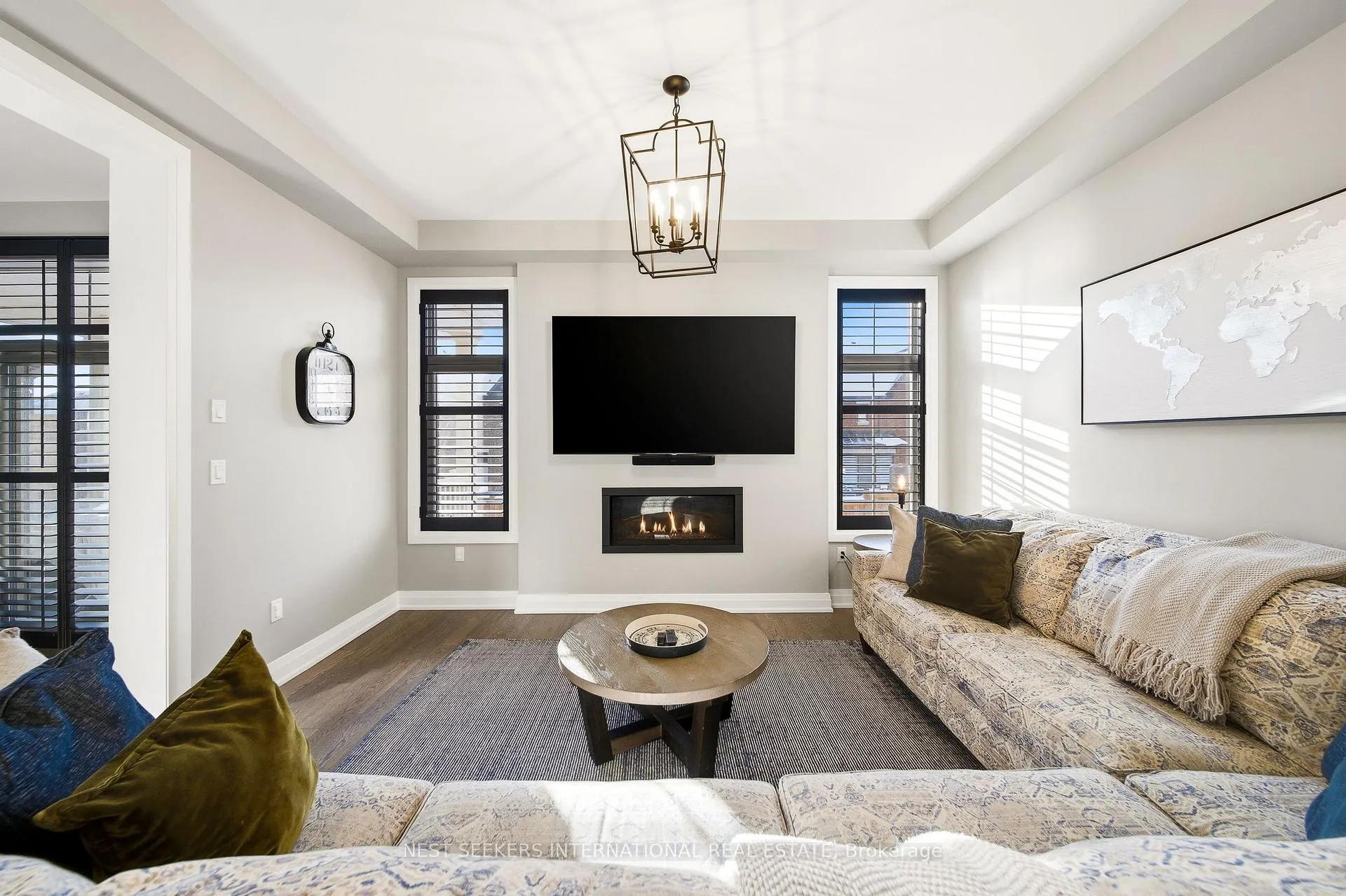Photo 8 of 22 Ten Pines Road, Vaughan, Kleinburg — HOMEH