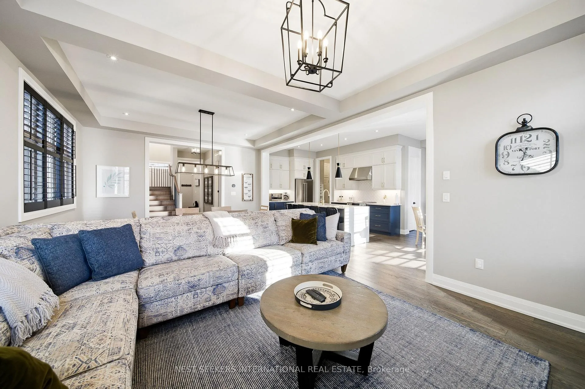 Photo 9 of 22 Ten Pines Road, Vaughan, Kleinburg — HOMEH