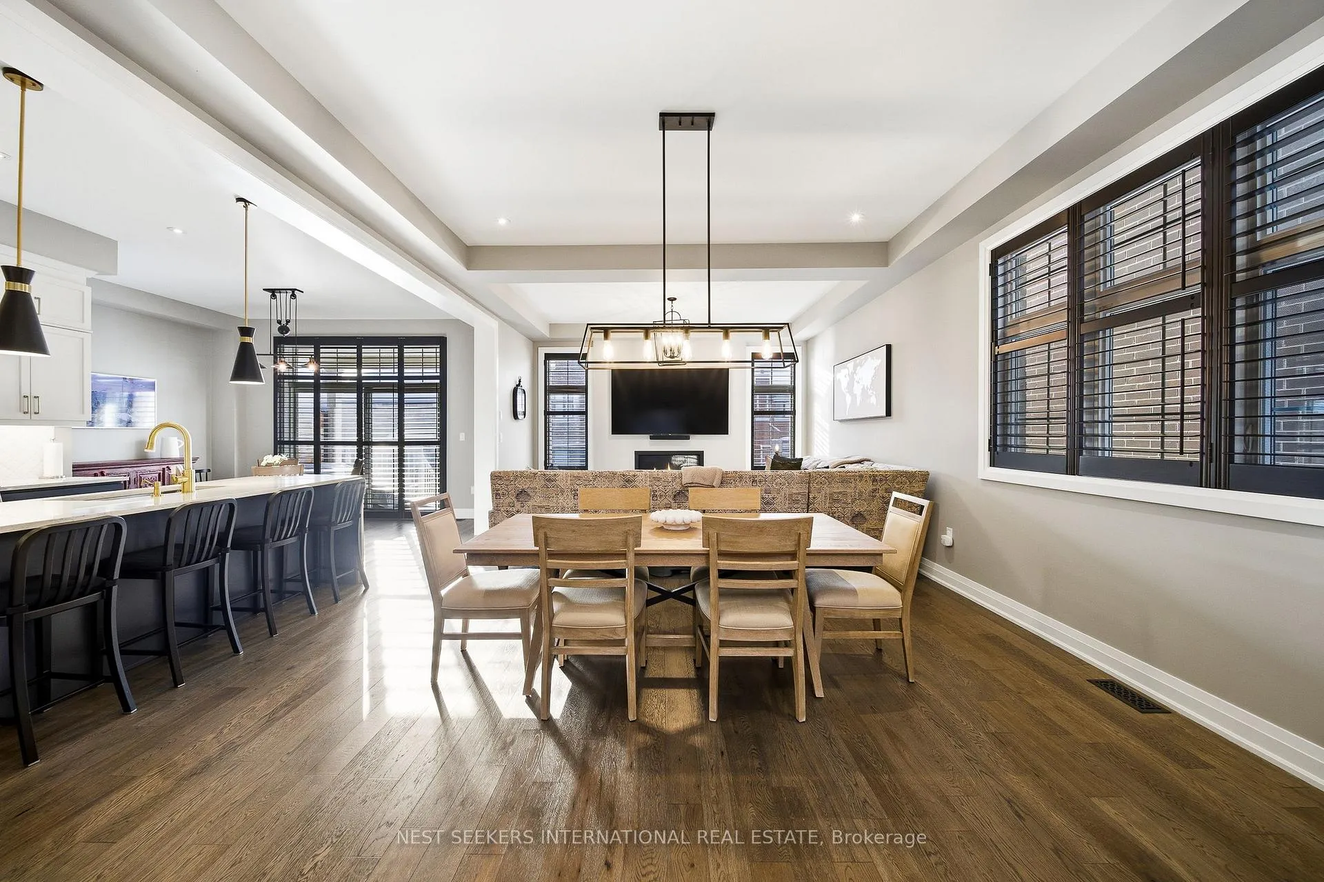 Photo 10 of 22 Ten Pines Road, Vaughan, Kleinburg — HOMEH