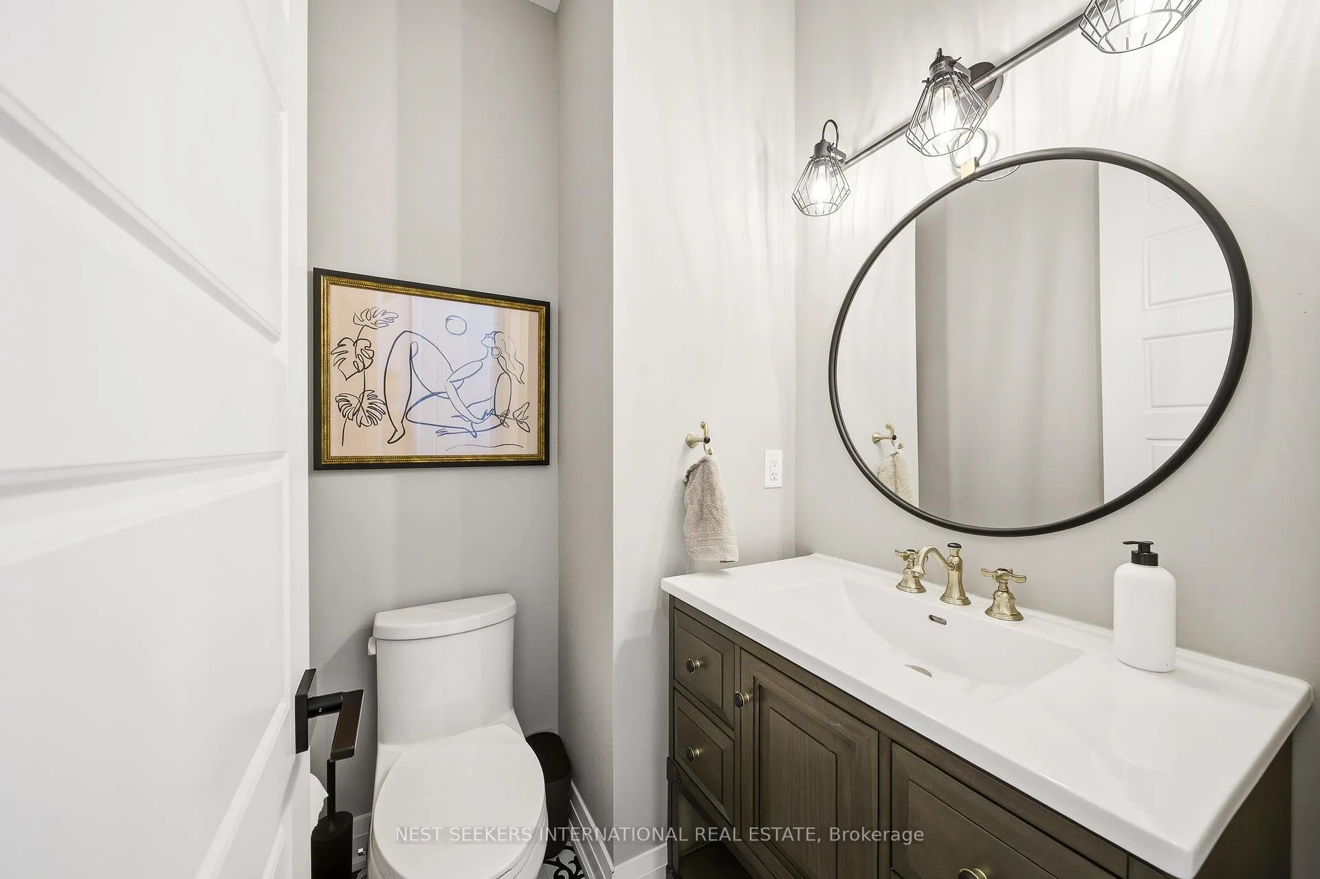 Photo 11 of 22 Ten Pines Road, Vaughan, Kleinburg — HOMEH