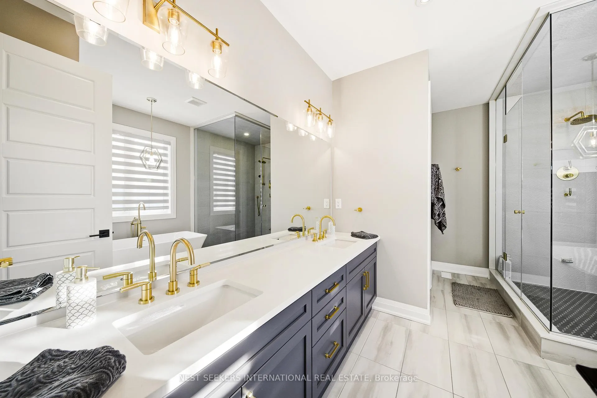 Photo 15 of 22 Ten Pines Road, Vaughan, Kleinburg — HOMEH