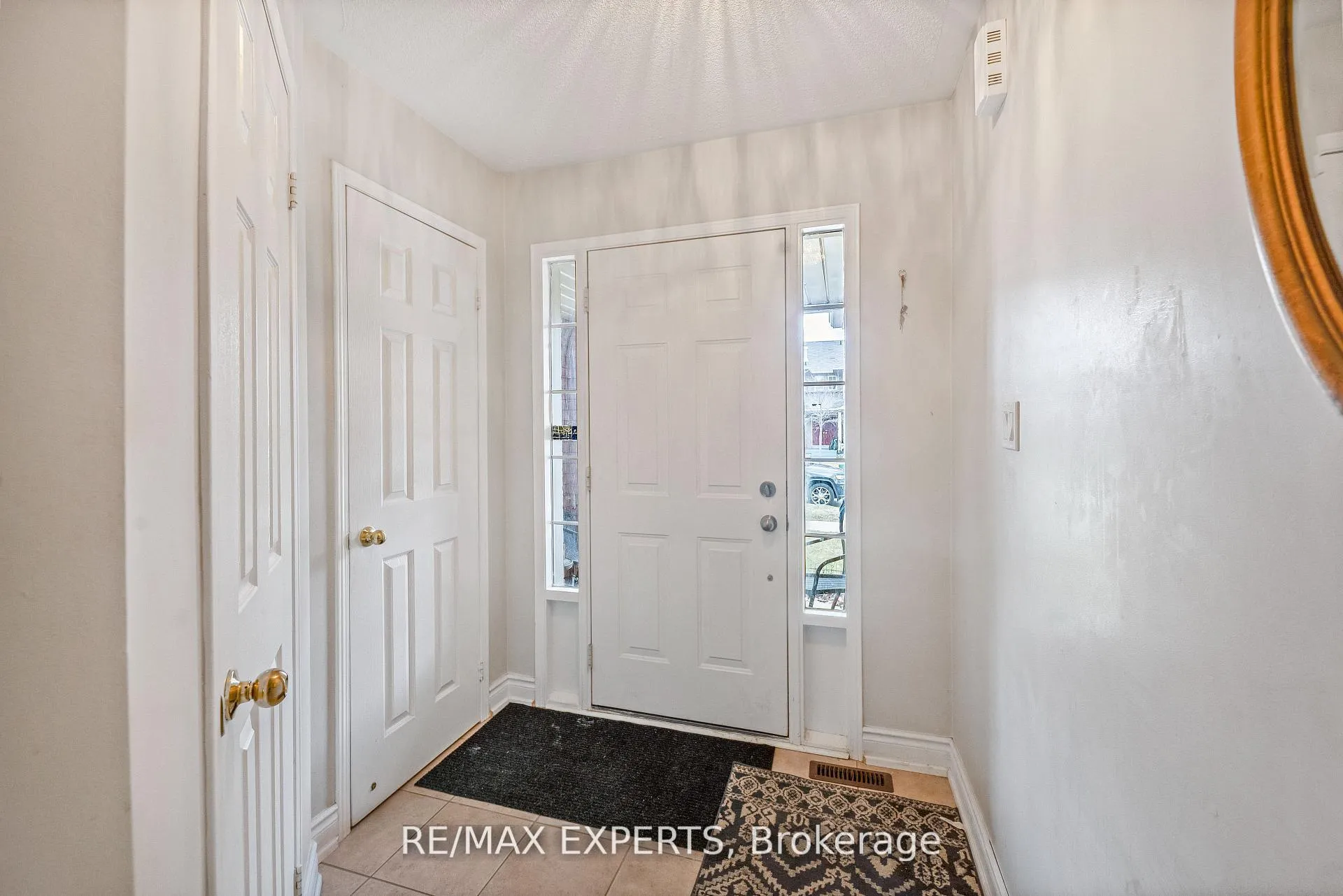 Photo 3 of 129 Angier Crescent, Ajax, South East — HOMEH