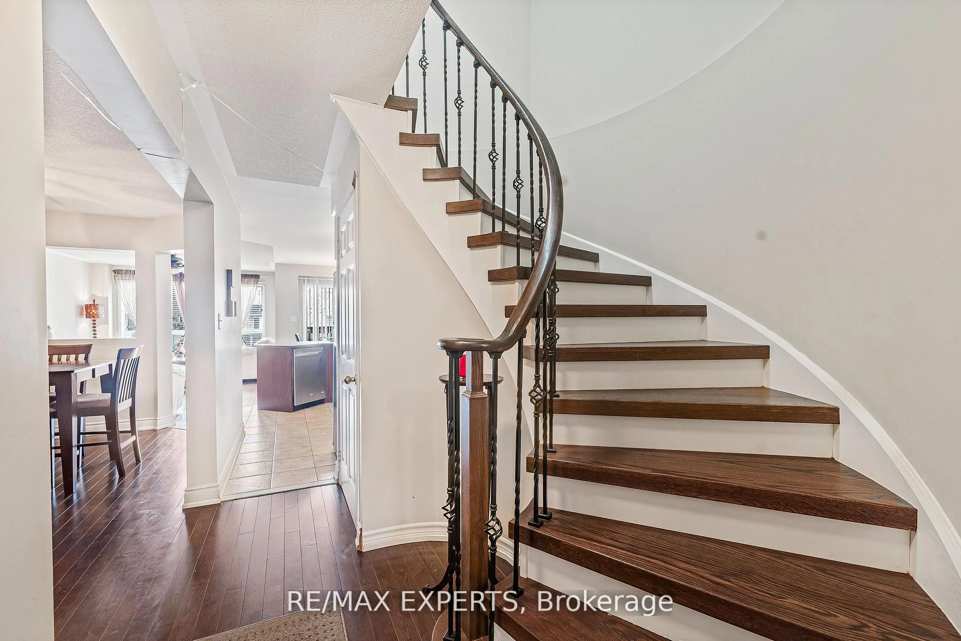 Photo 4 of 129 Angier Crescent, Ajax, South East — HOMEH