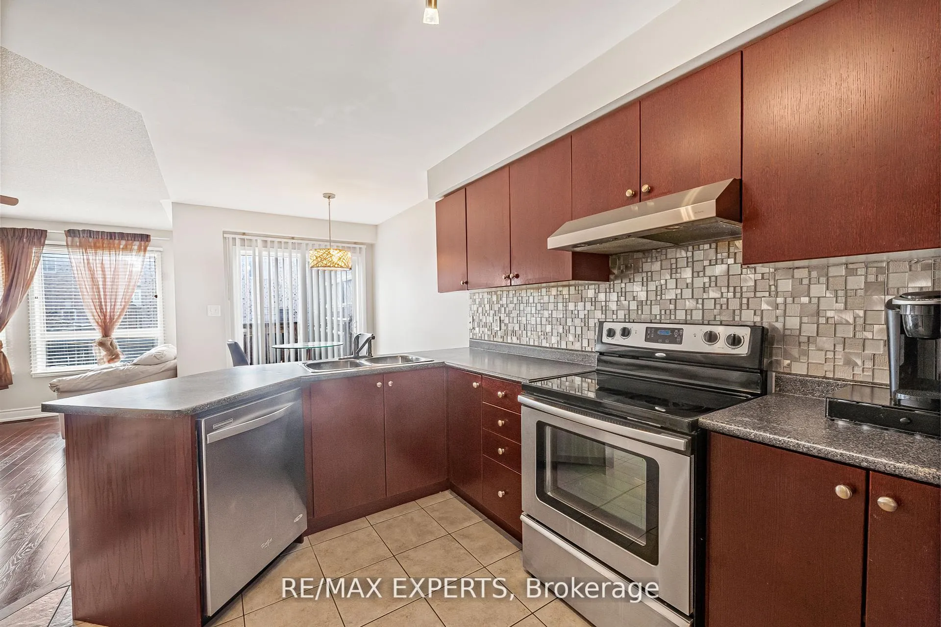 Photo 6 of 129 Angier Crescent, Ajax, South East — HOMEH