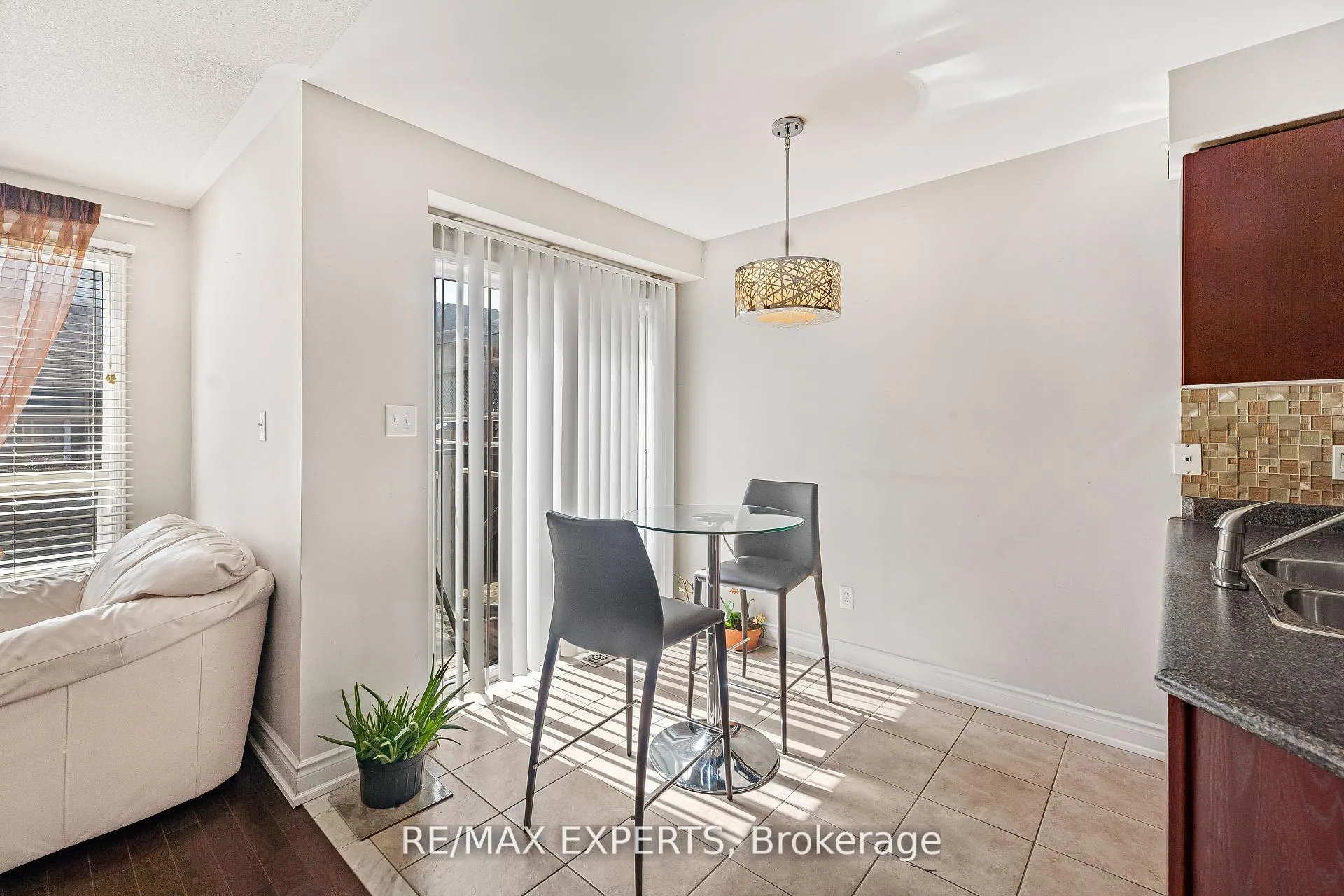 Photo 8 of 129 Angier Crescent, Ajax, South East — HOMEH