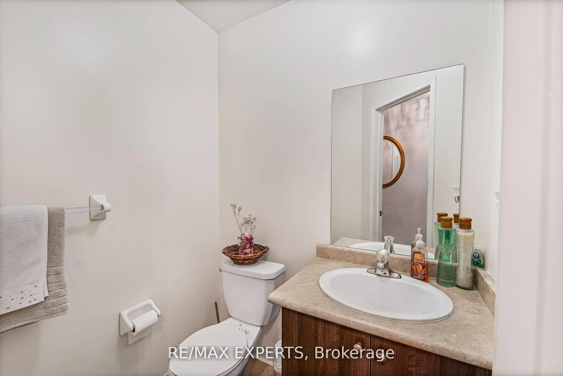 Photo 13 of 129 Angier Crescent, Ajax, South East — HOMEH