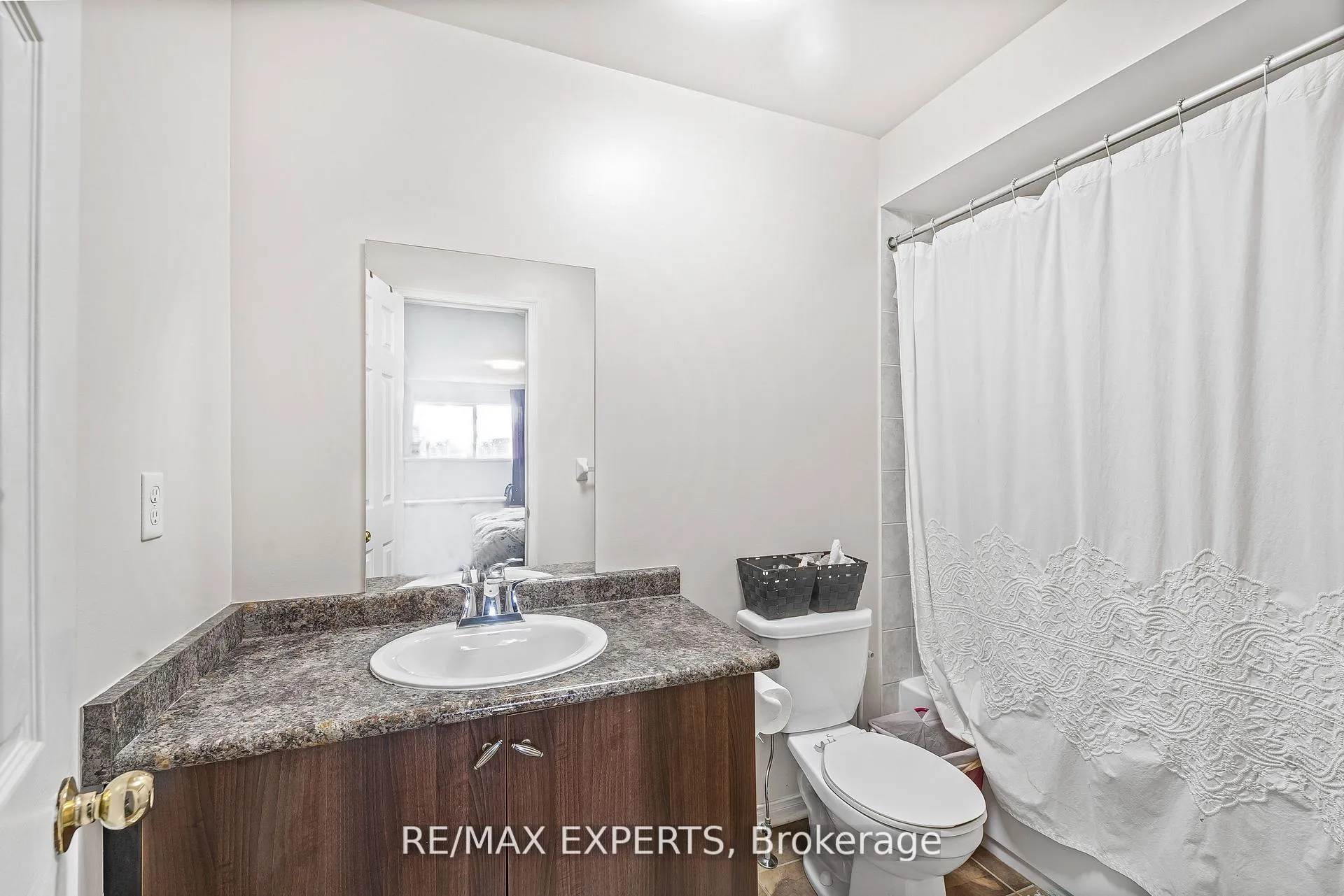 Photo 16 of 129 Angier Crescent, Ajax, South East — HOMEH