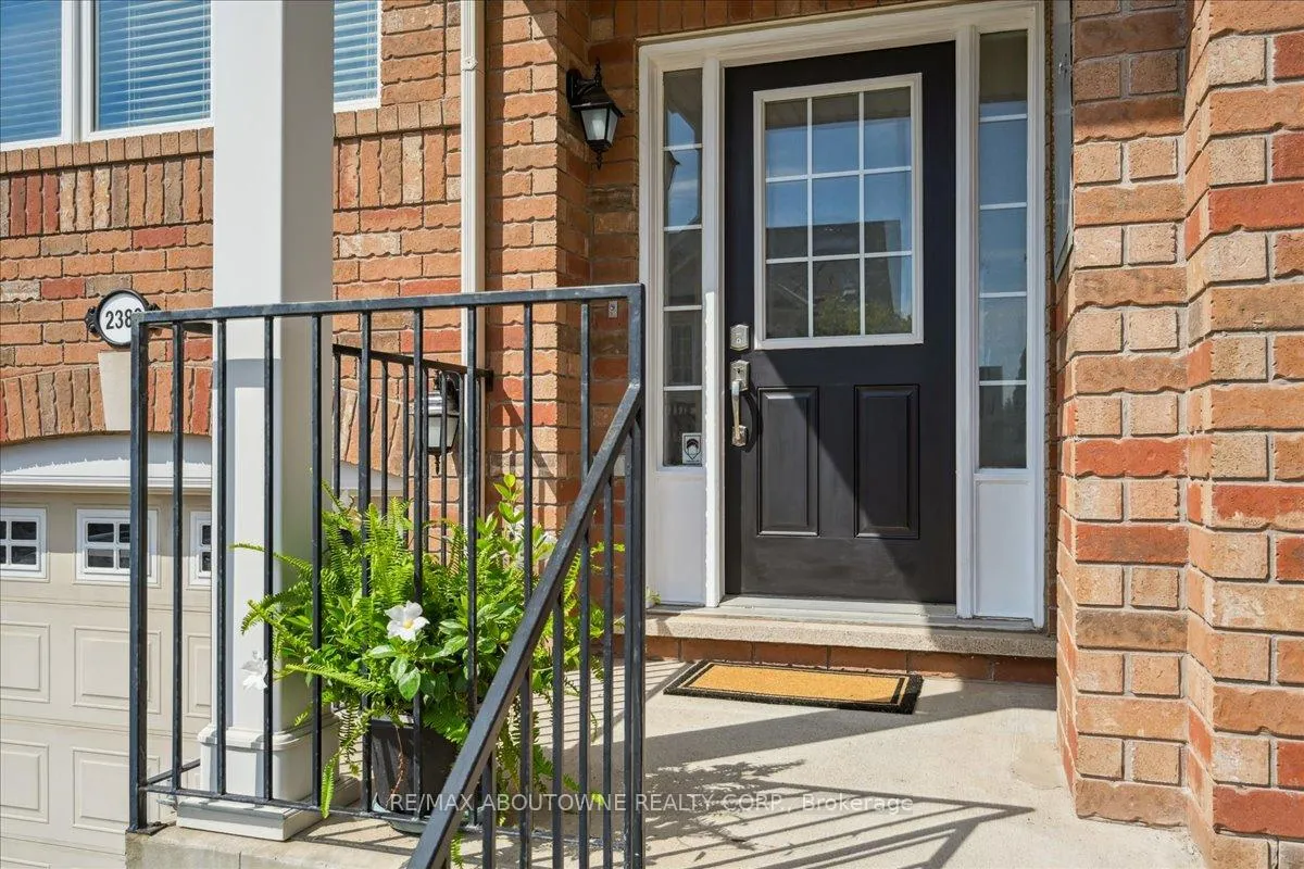Photo 4 of 2389 Coho Way, Oakville, Westmount — HOMEH