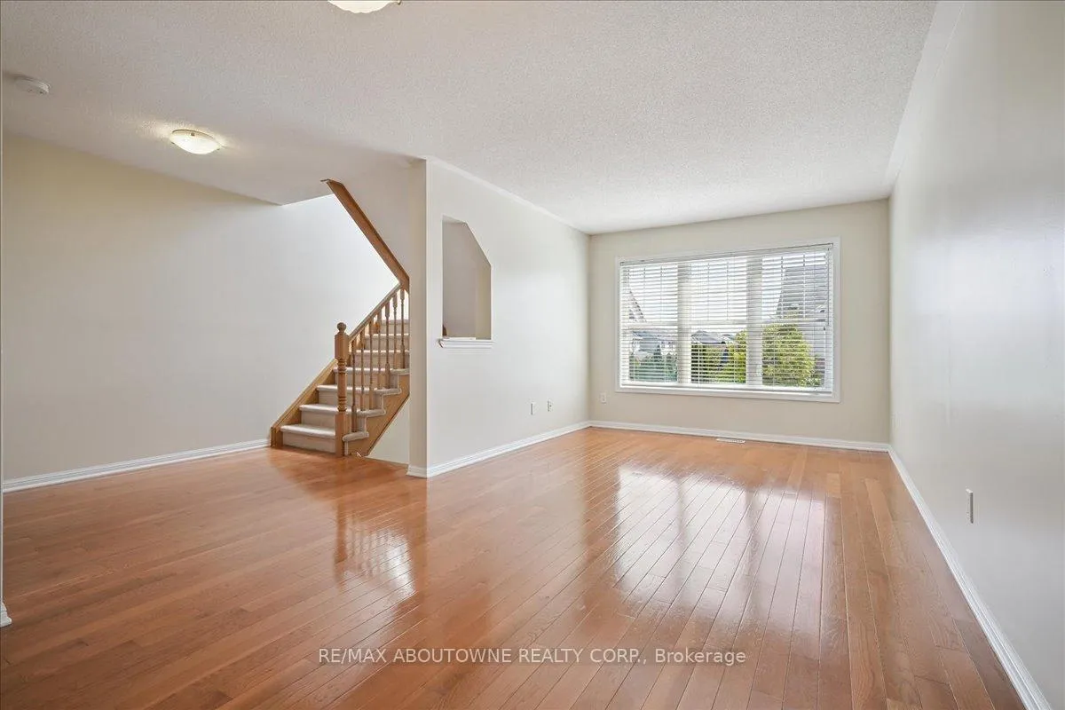 Photo 8 of 2389 Coho Way, Oakville, Westmount — HOMEH
