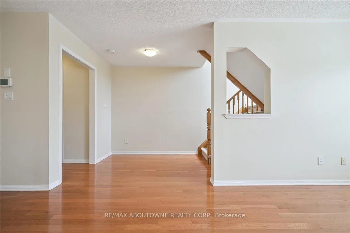 Photo 9 of 2389 Coho Way, Oakville, Westmount — HOMEH