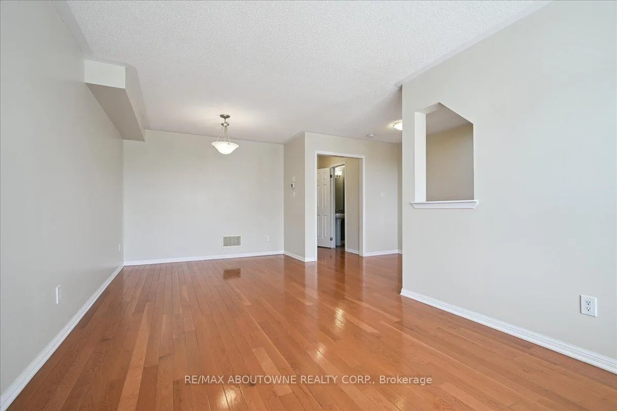 Photo 10 of 2389 Coho Way, Oakville, Westmount — HOMEH