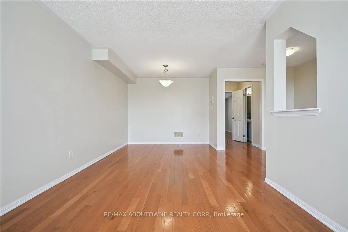 Photo 11 of 2389 Coho Way, Oakville, Westmount — HOMEH