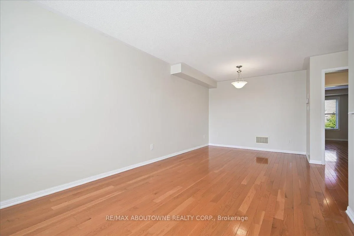 Photo 12 of 2389 Coho Way, Oakville, Westmount — HOMEH
