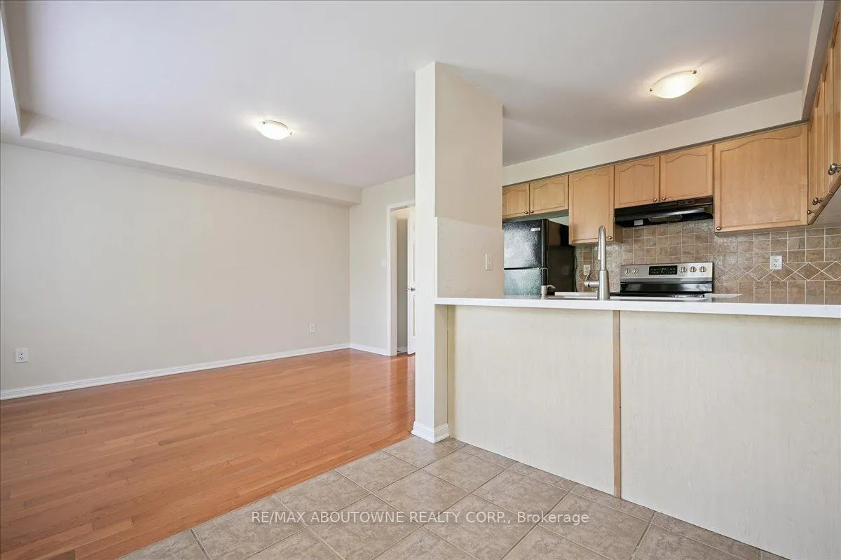 Photo 17 of 2389 Coho Way, Oakville, Westmount — HOMEH