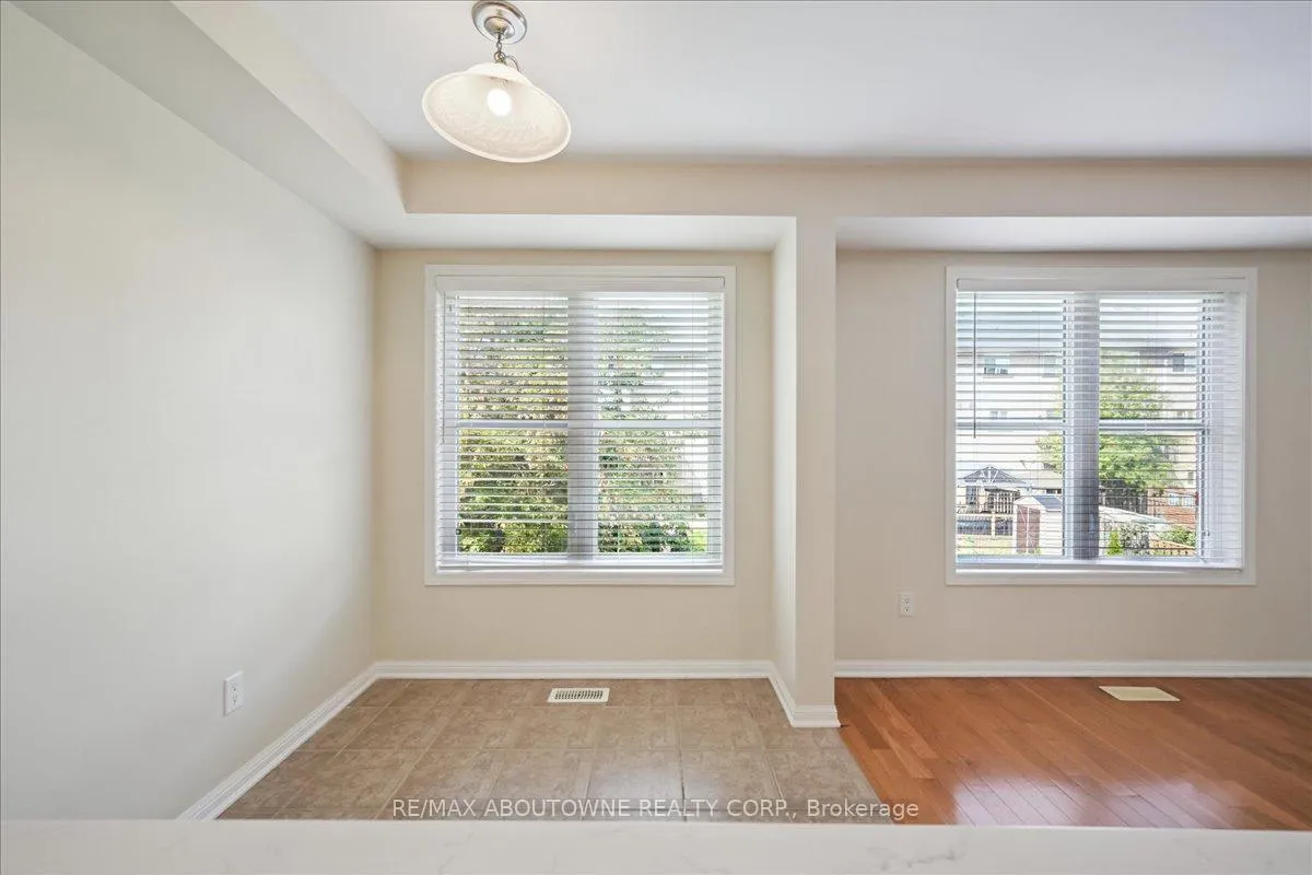 Photo 18 of 2389 Coho Way, Oakville, Westmount — HOMEH