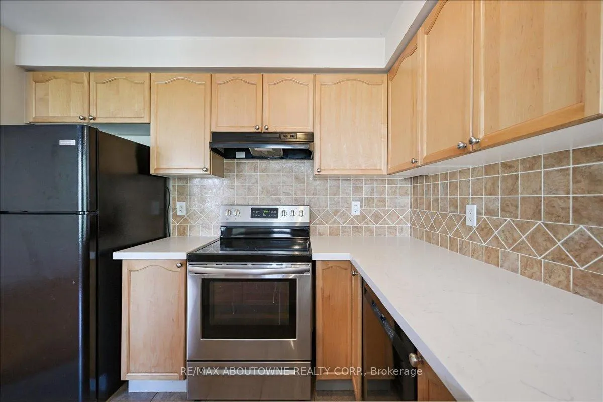Photo 23 of 2389 Coho Way, Oakville, Westmount — HOMEH
