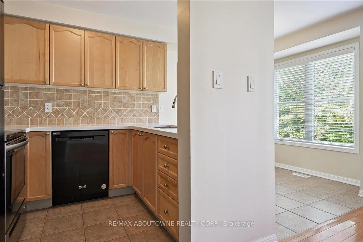 Photo 25 of 2389 Coho Way, Oakville, Westmount — HOMEH