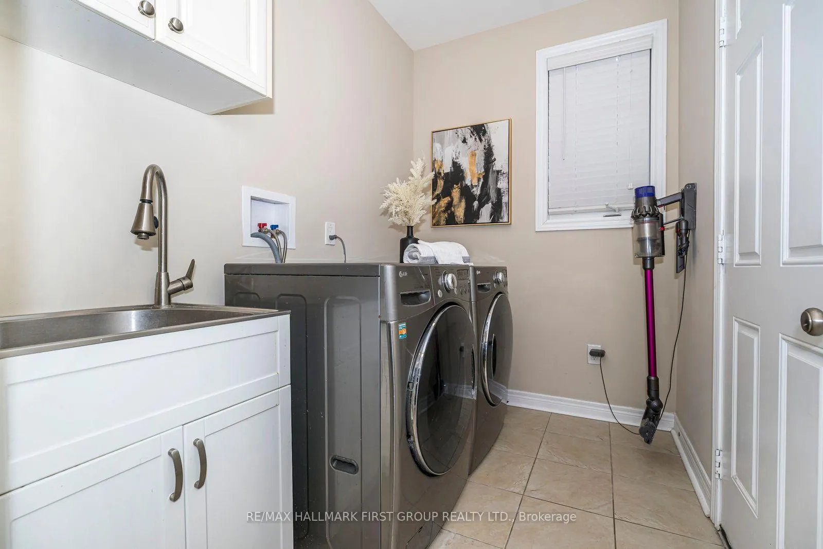 Photo 25 of 49 Bignell Crescent, Ajax, Northeast Ajax — HOMEH