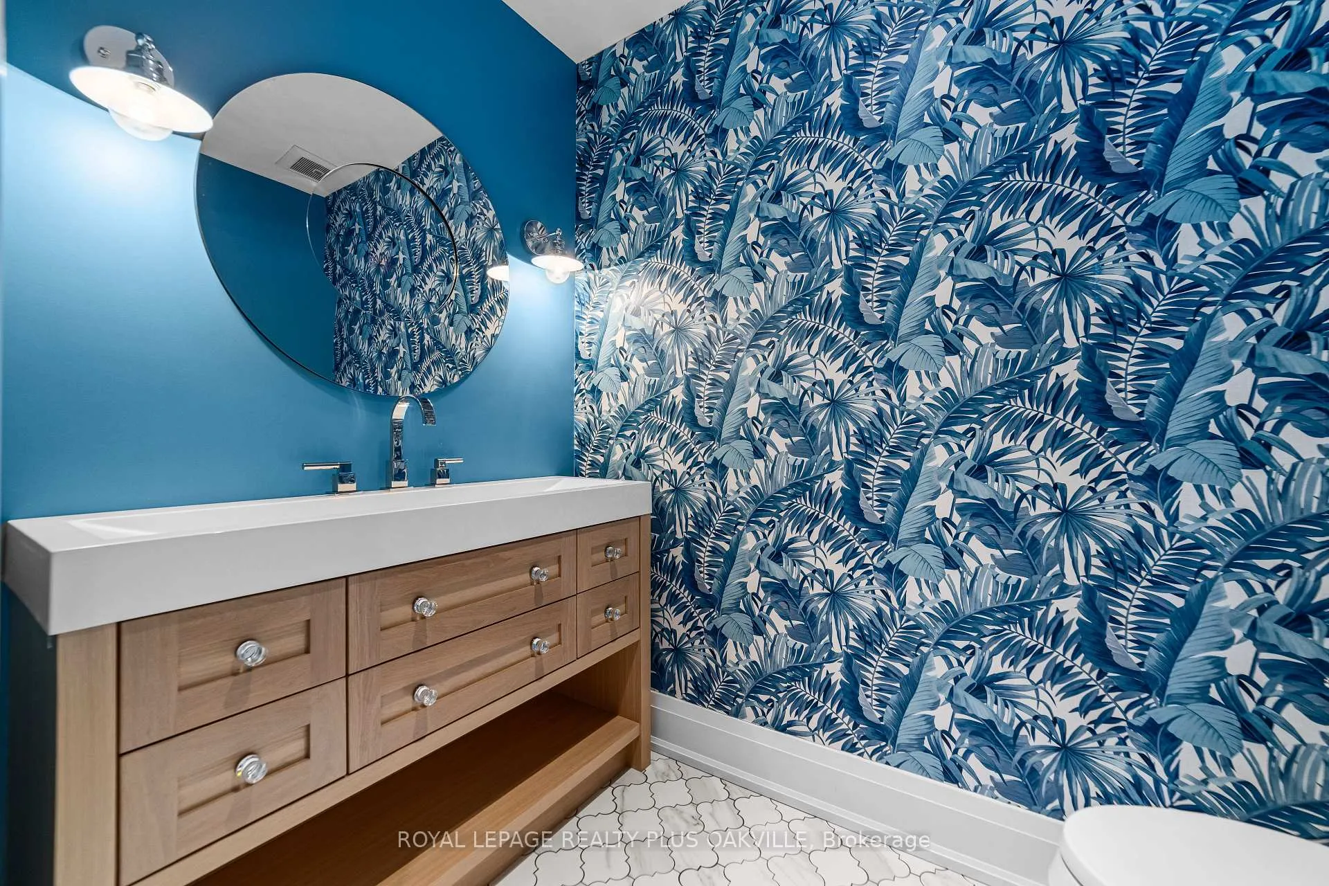 Photo 7 of 77 Spring Azure Crescent, Oakville, Bronte — HOMEH