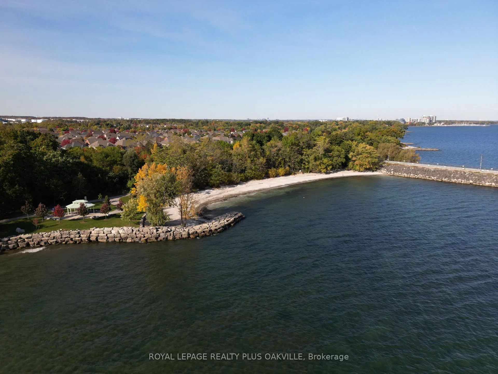 Photo 48 of 77 Spring Azure Crescent, Oakville, Bronte — HOMEH
